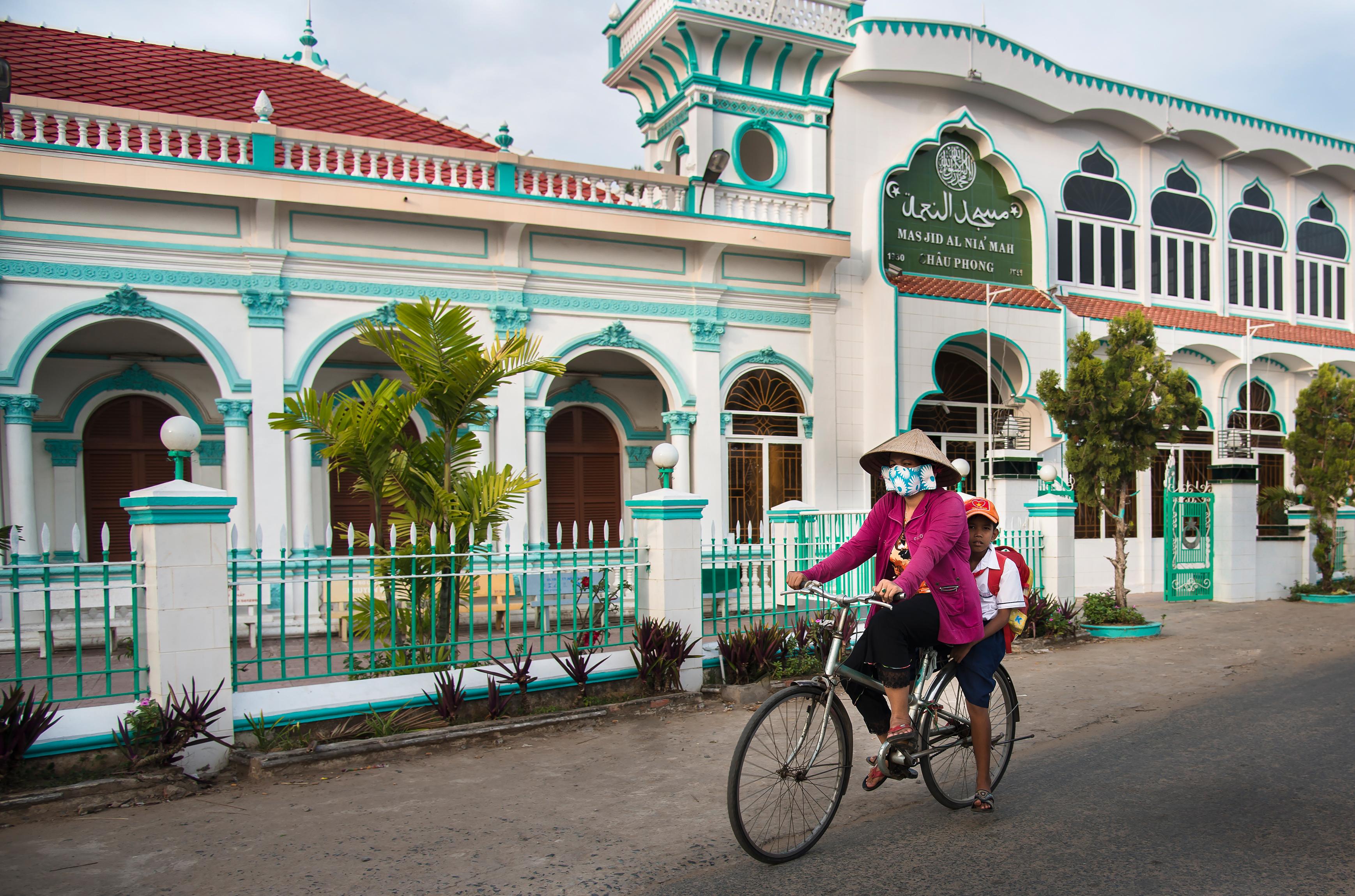Victoria Nui Sam Lodge Chau Doc Exterior photo