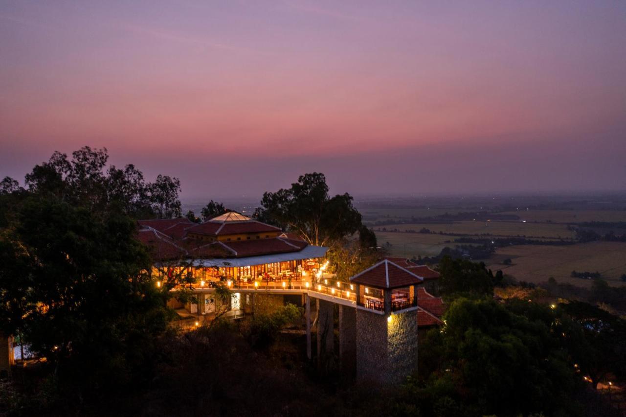 Victoria Nui Sam Lodge Chau Doc Exterior photo